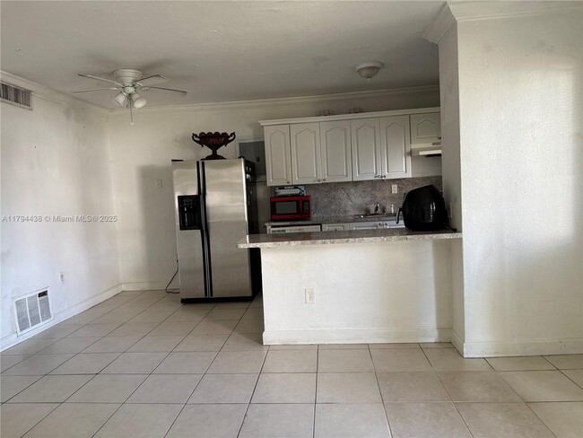 Building Photo - 890 NW 45th Ave