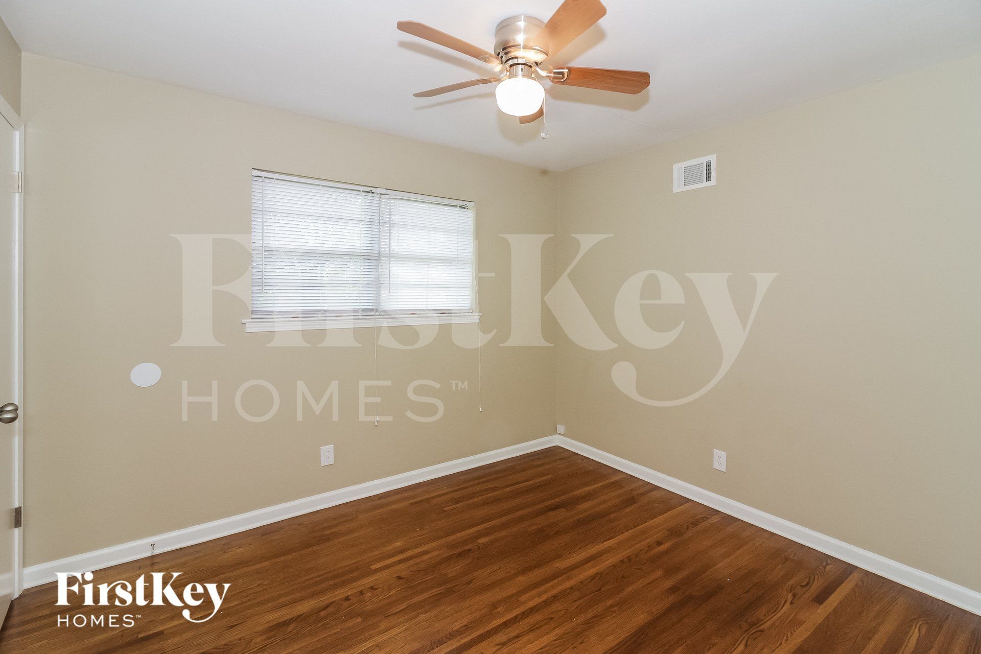 Building Photo - 5055 Woodlark Ave