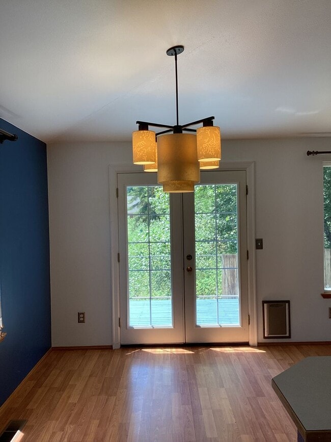 Building Photo - Spacious Lake Stevens Rambler with A/C