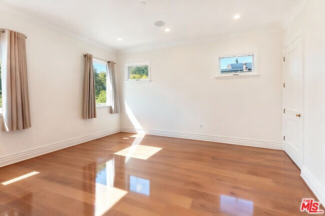 Building Photo - 363 S Saltair Ave