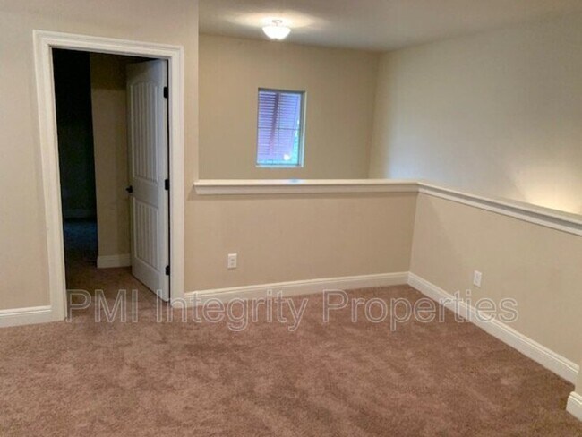 Building Photo - 315 Forest Grove Dr
