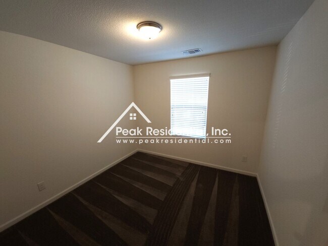 Building Photo - Newer North Natomas 3bd/2.5ba House with Loft & 2 Car Garage