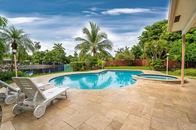 Building Photo - 2650 Scott St