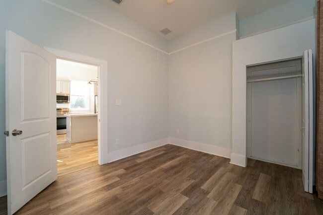 Building Photo - Historic Lincolnville 3/2 Single Family Home