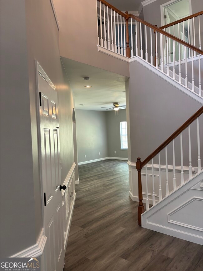 Building Photo - 7742 Parkside Dr