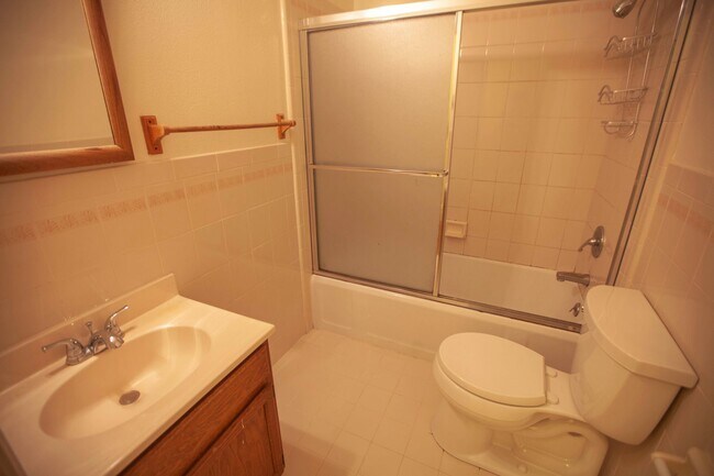 Building Photo - 128