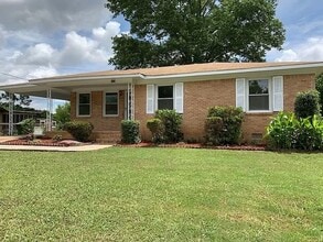 Building Photo - Cute & Cozy 3BR / 1.5BA • Hardwood Floors • Big Fenced Yard • Lawncare Included!