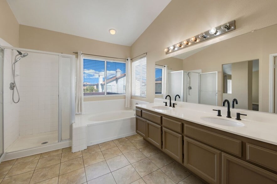 Building Photo - 3201 Angeleno Pl