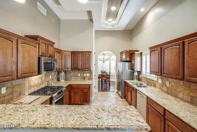 Building Photo - 7425 Gulf Creek Dr