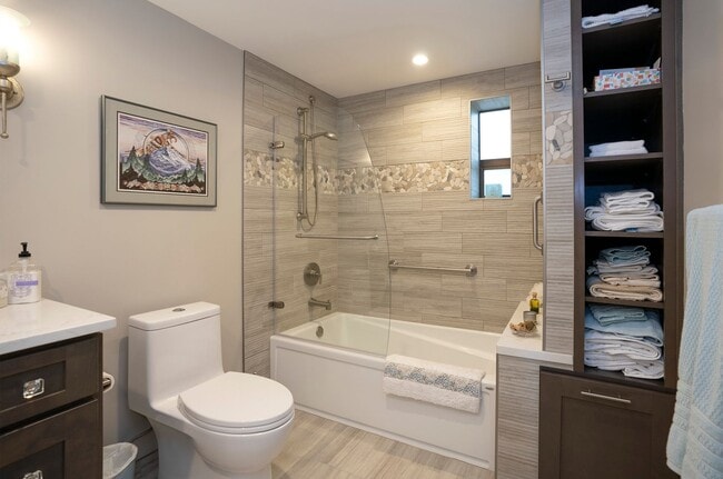 Building Photo - Sweeping waterfront views in this 2-Bedroo...