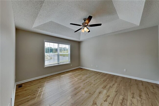 Building Photo - 42 Oak Springs Ln
