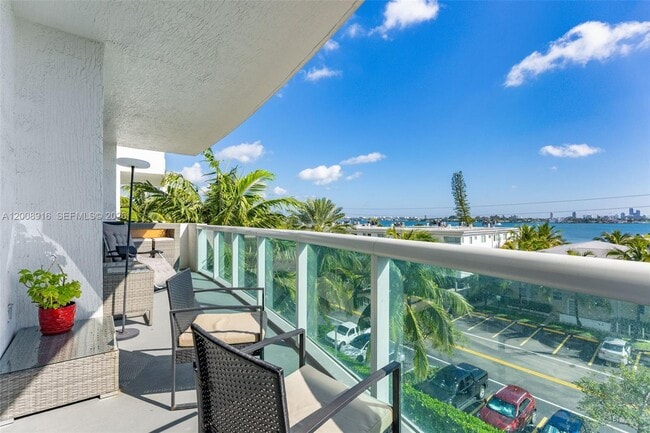 Building Photo - 7910 Harbor Island Dr