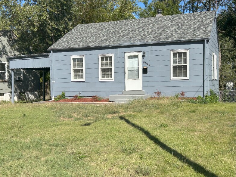 Primary Photo - 8045 Busiek Ave