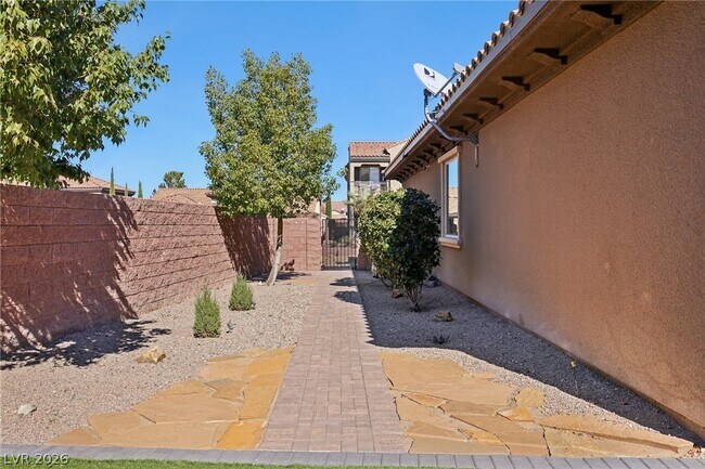 Building Photo - 2341 Martinique Ave