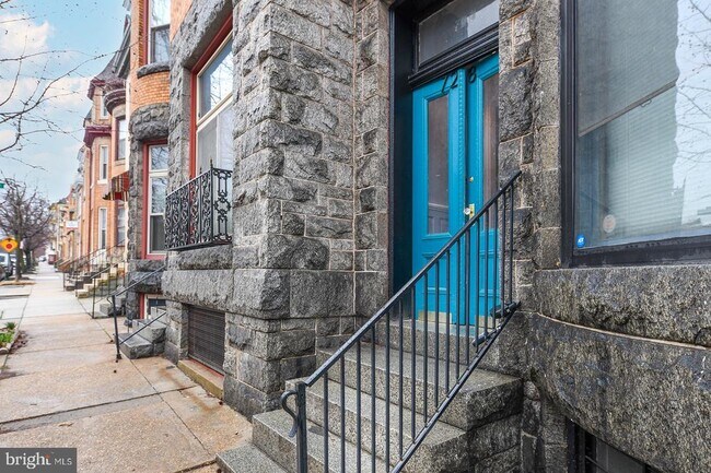 Building Photo - 728 Reservoir St