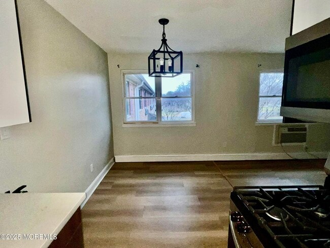 Building Photo - 12 Manchester Ct