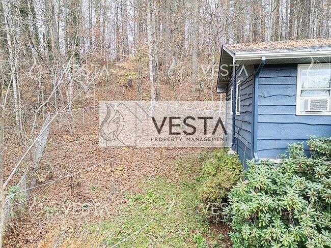 Building Photo - 211 Old Gibbs Rd