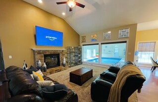 Building Photo - W209N11385 Reger Ct