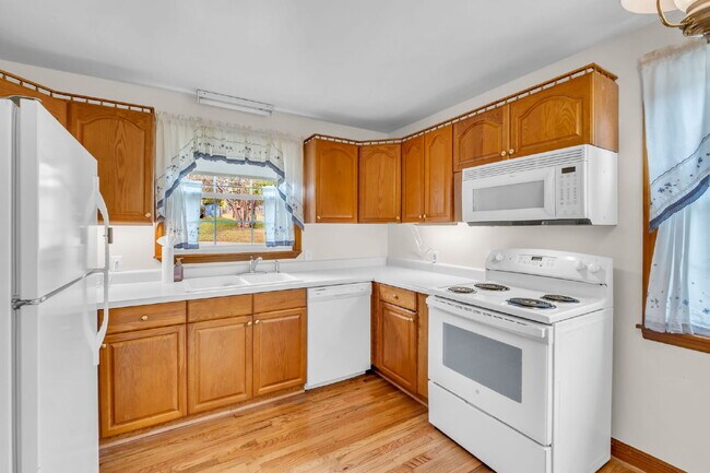 Building Photo - 3 Bedroom/ 2 Bathroom in Rosebank!