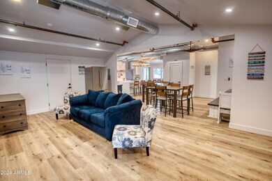 Building Photo - 858 E White Mountain Blvd