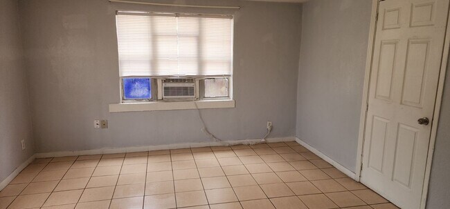 Building Photo - 27 Lake Eustis Crossing RES 228
