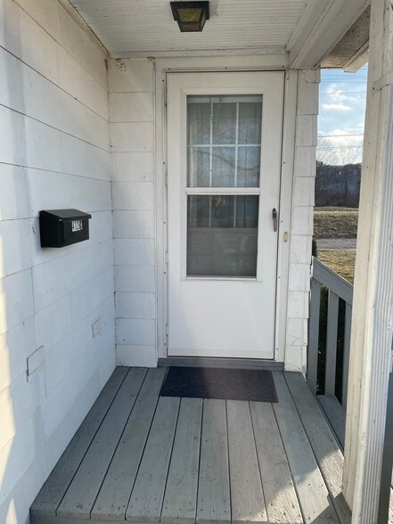 Building Photo - 4128 River Dr