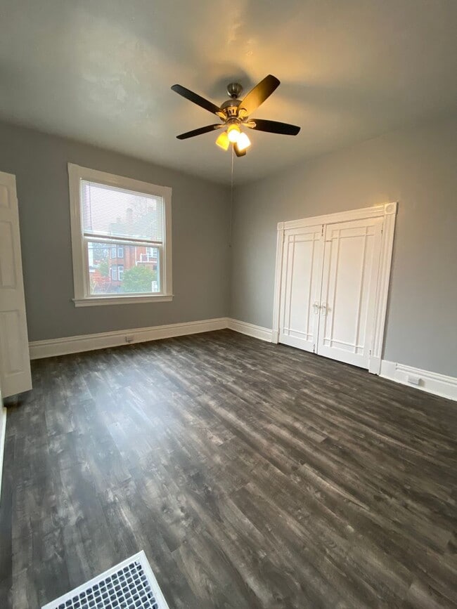 Building Photo - Recently updated building in Bellevue area of Pittsburgh