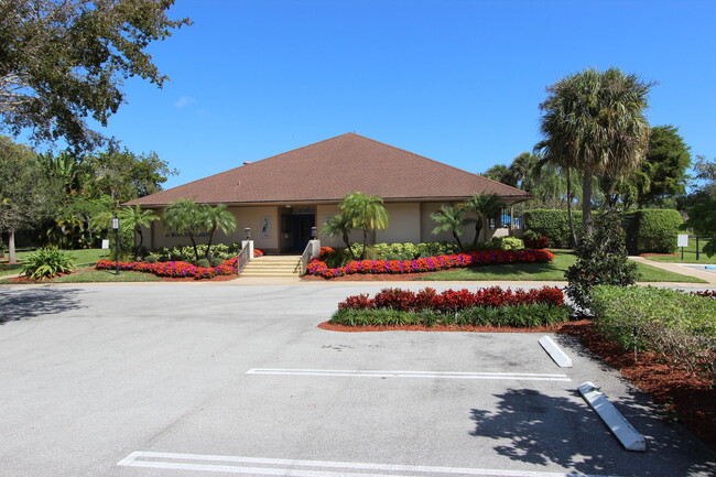 Building Photo - 61 Mayfair Ln