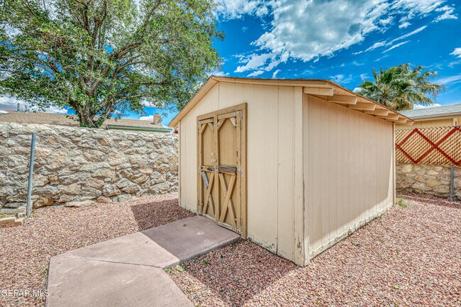 Building Photo - 3008 Gaston Dr