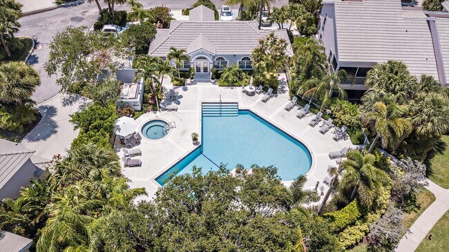 Building Photo - 4409 Fairway Dr N