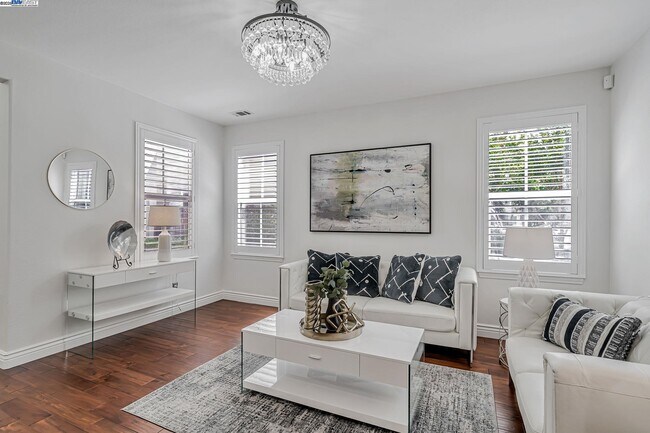 Building Photo - 260 Abigail Cir