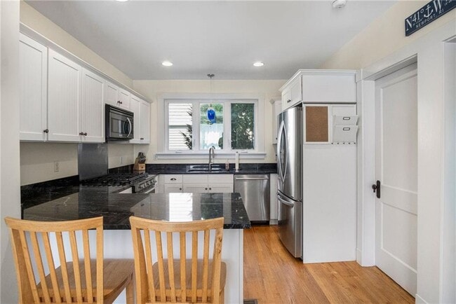 Building Photo - 22 Bateman Ave