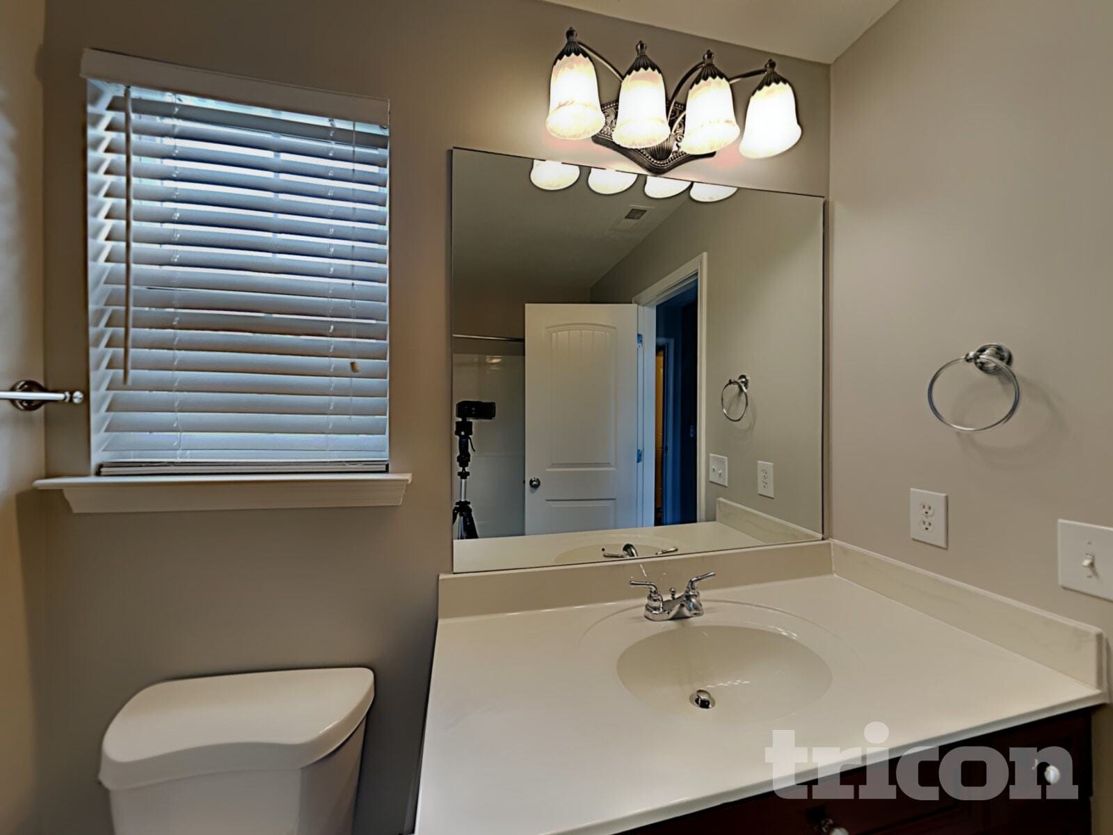 Building Photo - 300 Sunny Vw Dr