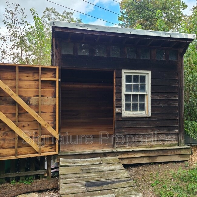 Building Photo - 4643 Stuart Ave