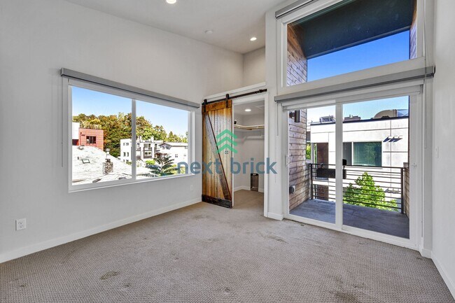Building Photo - Stylish 2 Bed 2 bath Townhome for Rent