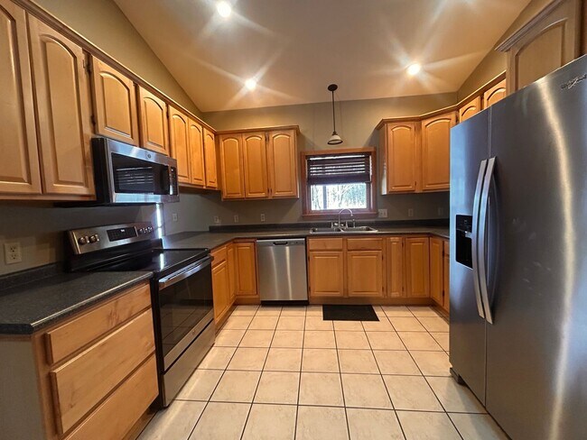 Building Photo - Charming Log Cabin Rental – 3 Bedroom / 2 Bath | Carthage School District