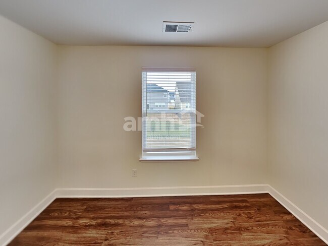 Building Photo - 4502 Tarpon Dr