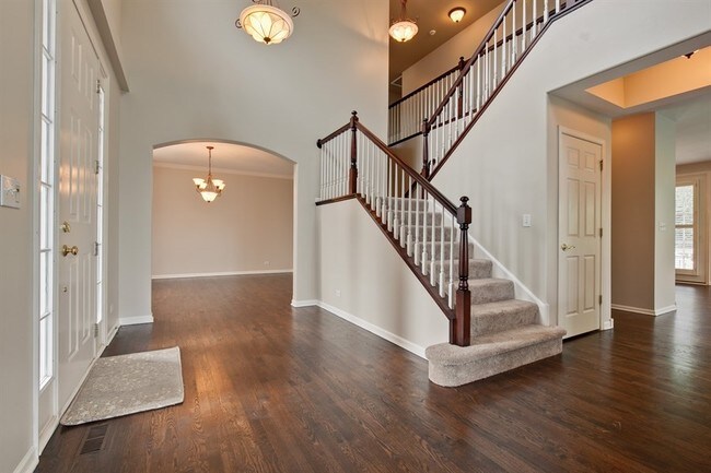 Building Photo - Gorgeous, well-maintained home
