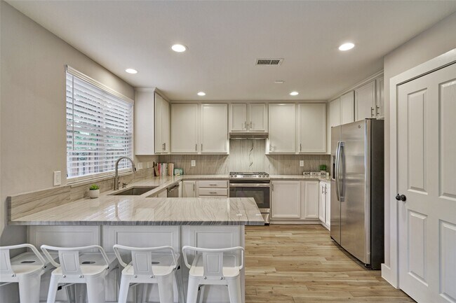 Building Photo - 38 E Gaslight Pl