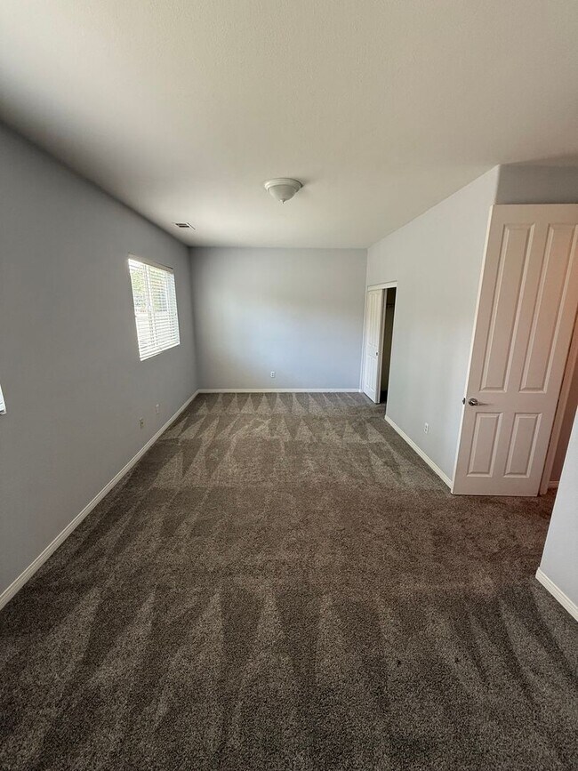 Building Photo - Elegant 4-Bedroom, 3-Bathroom Home with 3-...