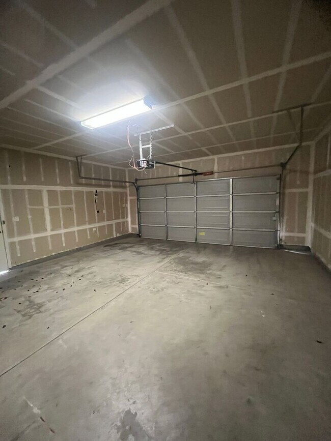 Building Photo - Two Story Home Move In Ready located in Avalon Gated Community!!!