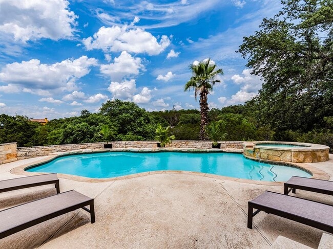 Building Photo - 22401 Briarview Dr