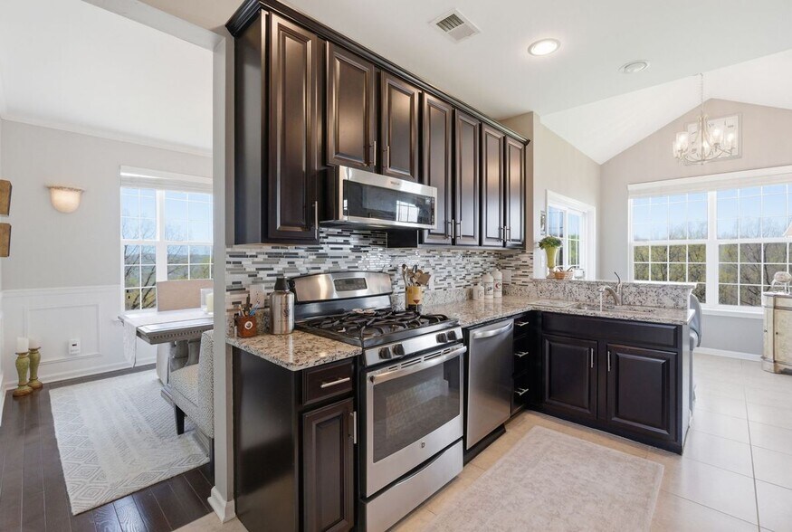 Building Photo - 263 Winding Hill Dr