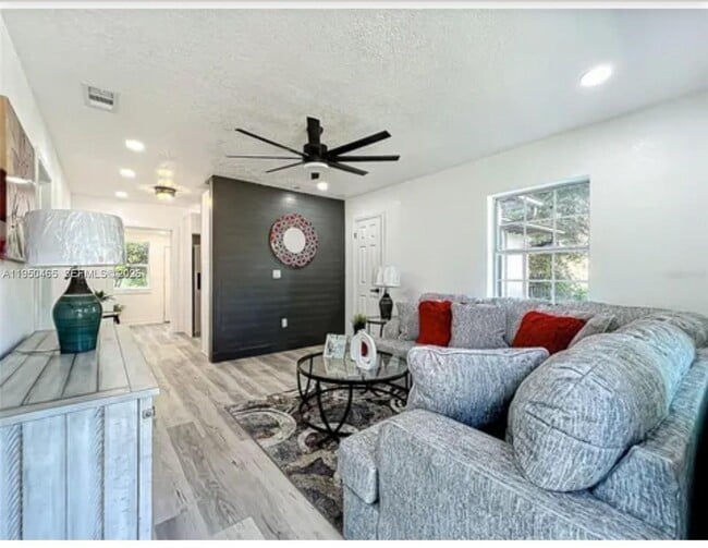 Building Photo - 5345 Avon Ct