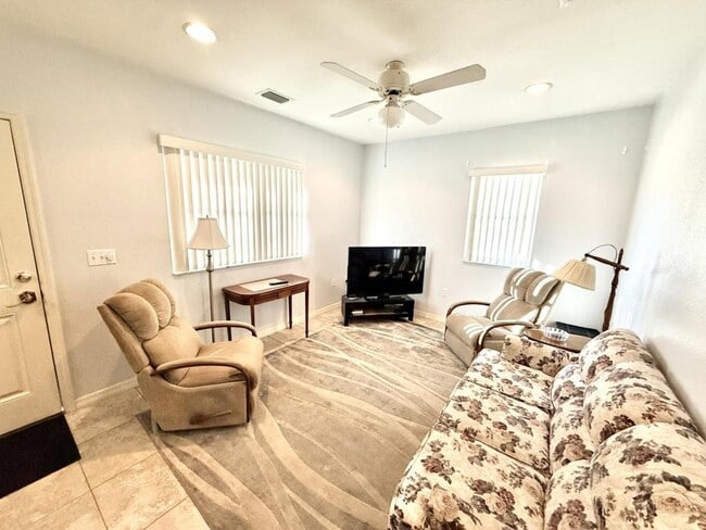 Building Photo - 1528 1/2 41st Ave N