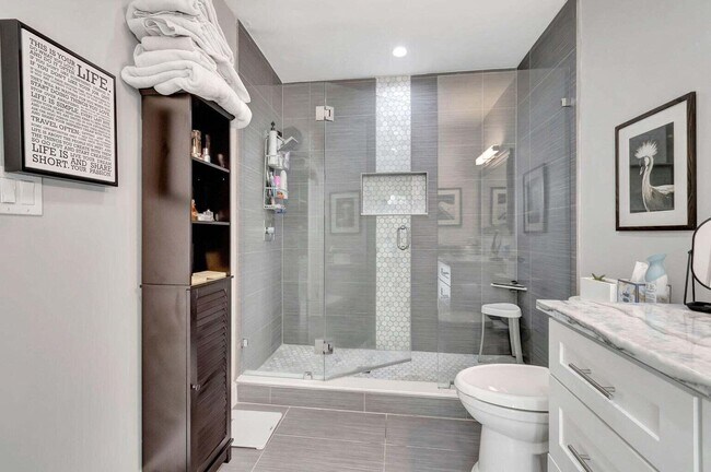 Building Photo - 5660 Golfway Dr