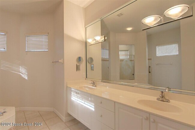 Building Photo - 2300 Brightwood Cir