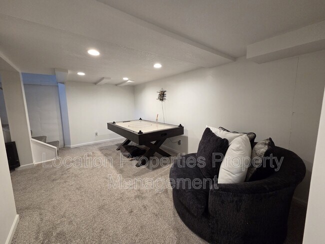 Building Photo - 1311 W 19th Terrace