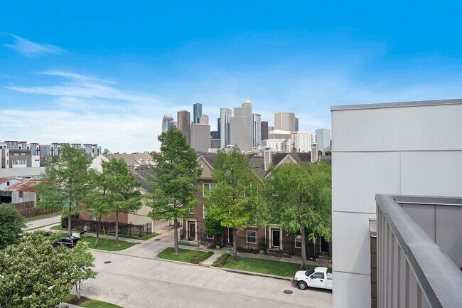 Building Photo - 105 Willard St