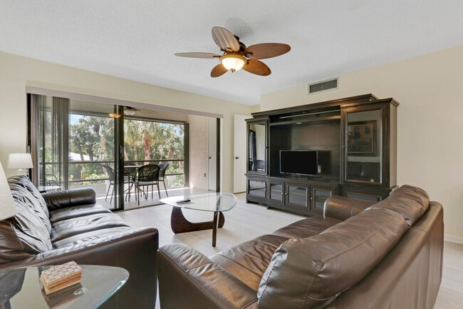 Building Photo - 1600 NE Dixie Hwy